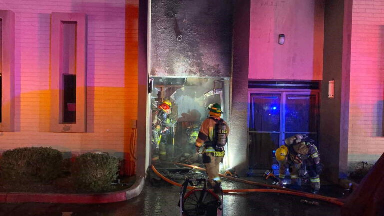 Incendio en apartamentos en el Downtown deja sin hogar a tres personas