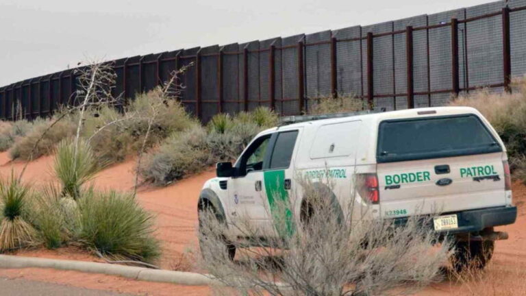 Condenan a traficante de personas quien dejó morir a una migrante