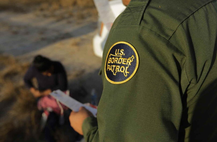 Inicia registro de inmigrantes sin documentos a USCIS; abogados llaman a asesorarse