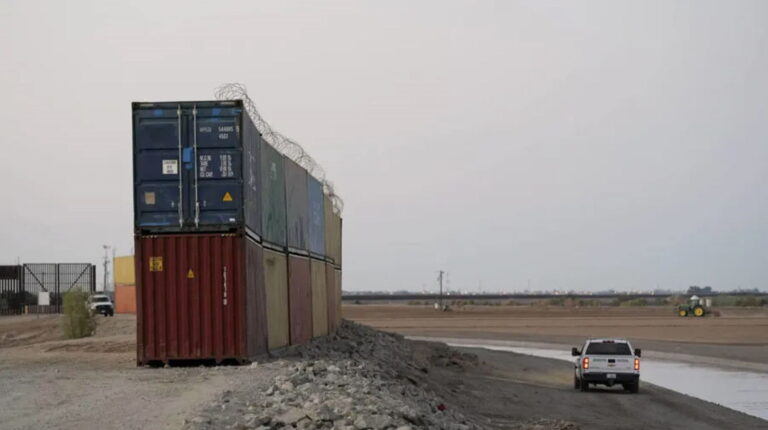Ilegales, contenedores en la frontera