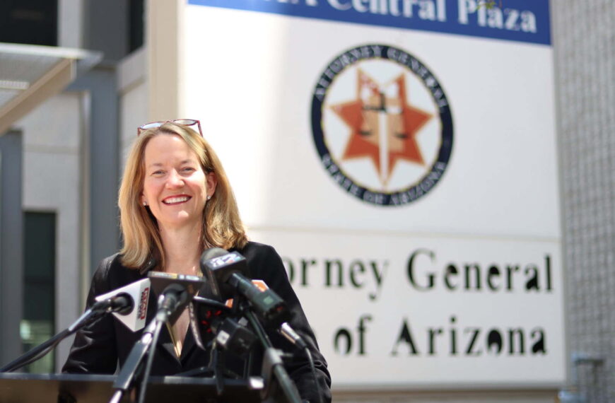 Persiste lucha de la Fiscalía de Arizona contra congelamiento de fondos federales