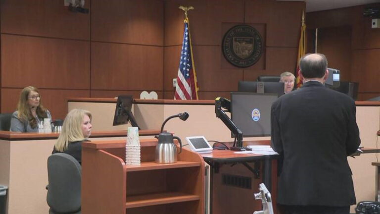 Sentencian a mujer roba bancos en Phoenix