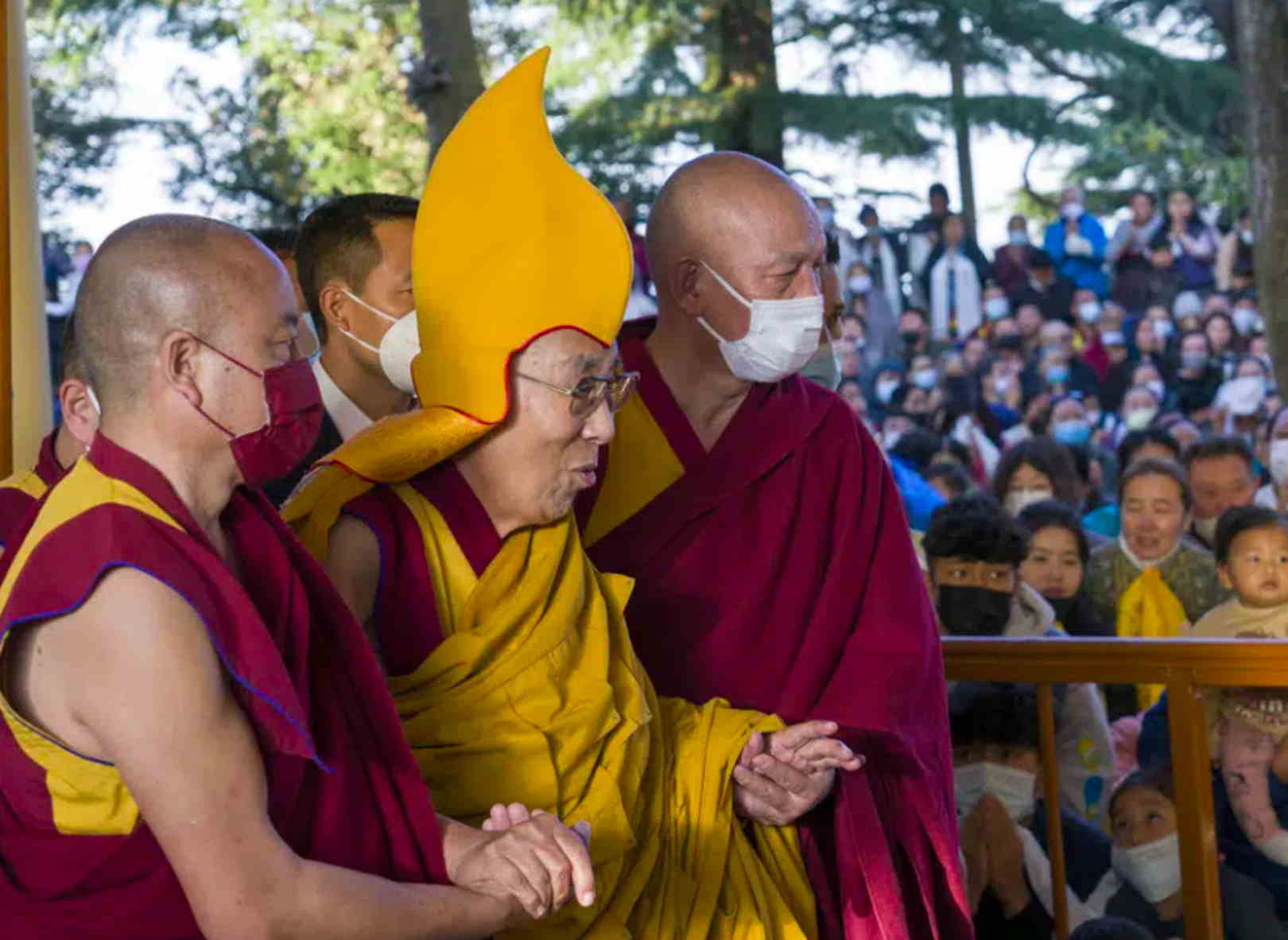 Se disculpa Dalai Lama por video con menor de…