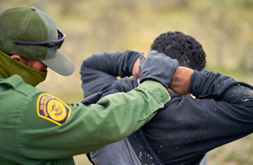 Disminuyen arrestos en frontera luego que los asilos han sido suspendidos