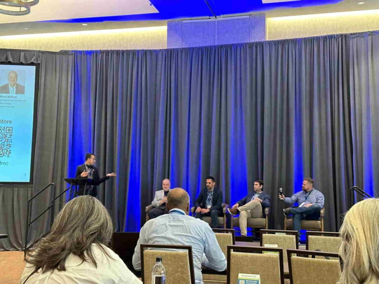 Modera Prensa Arizona panel de periodismo y publicidad de Google