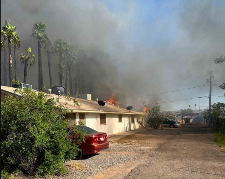 Incendios han desplazado a personas en Phoenix