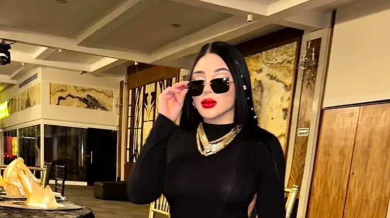 Bellakath roba suspiros por su vestido negro