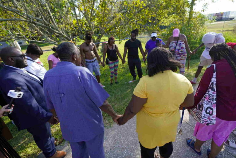 Insta pastor a no convertir tristeza en ira por tiroteo racista en Jacksonville