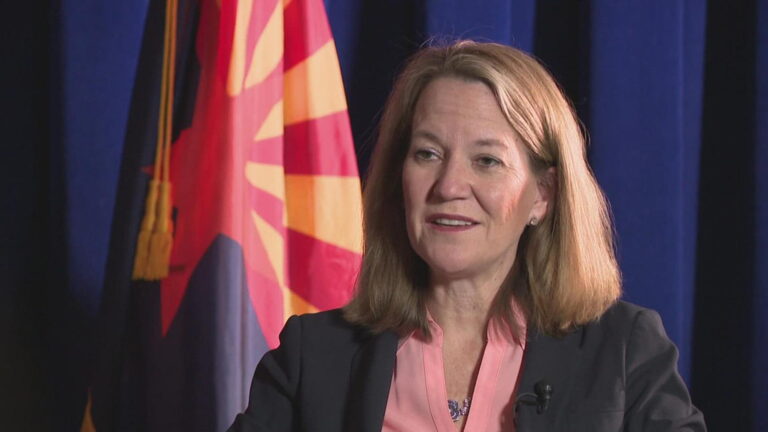 Arizona demanda, otra vez, a Donald Trump por congelación de fondos y programas federales
