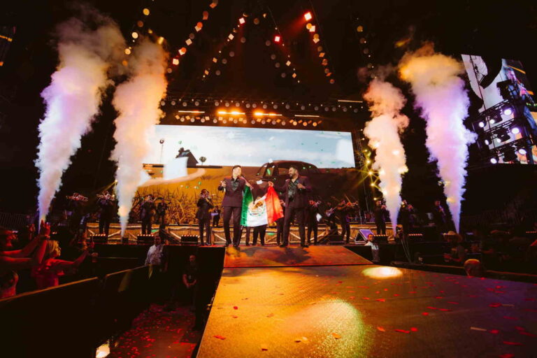 Celebran 20 años a todo ritmo