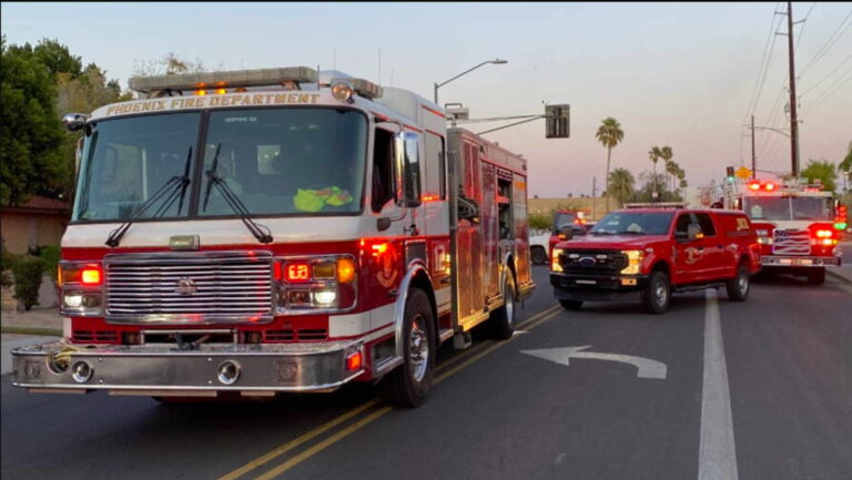 Choque multiple deja dos mujeres graves en Phoenix