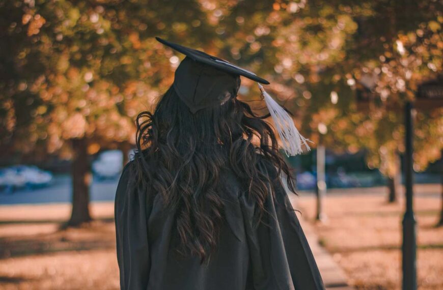 Llaman a estudiantes a solicitar Fafsa