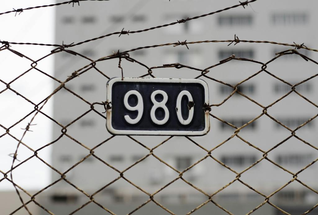 98c Plate on Fence
