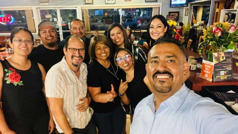 Gran reapertura de La Quinta Avenida Café