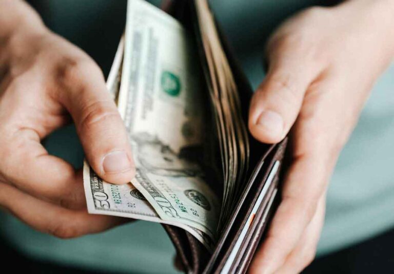 Bajan tasas de interés a medida que cede inflación