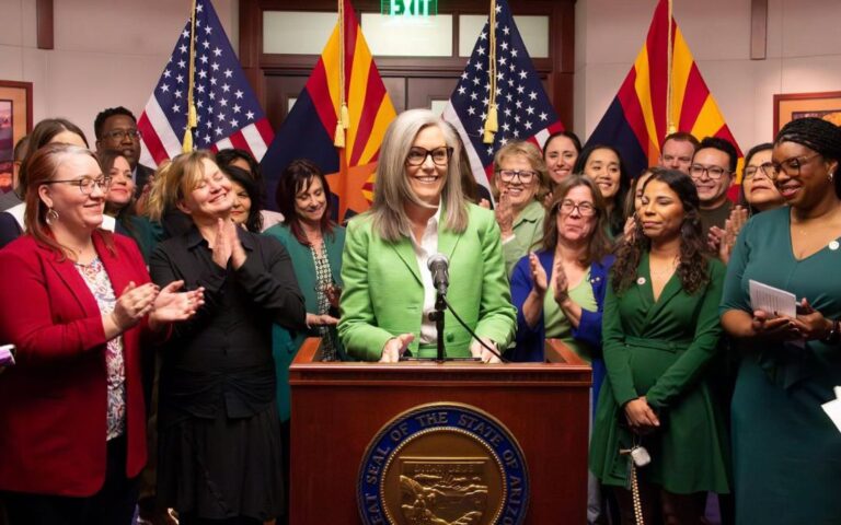 Nueva polémica en Becas ESA: Gobernadora de Arizona pide transparencia
