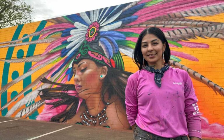 Mural de mujer latina empodera a la comunidad en el centro de Phoenix
