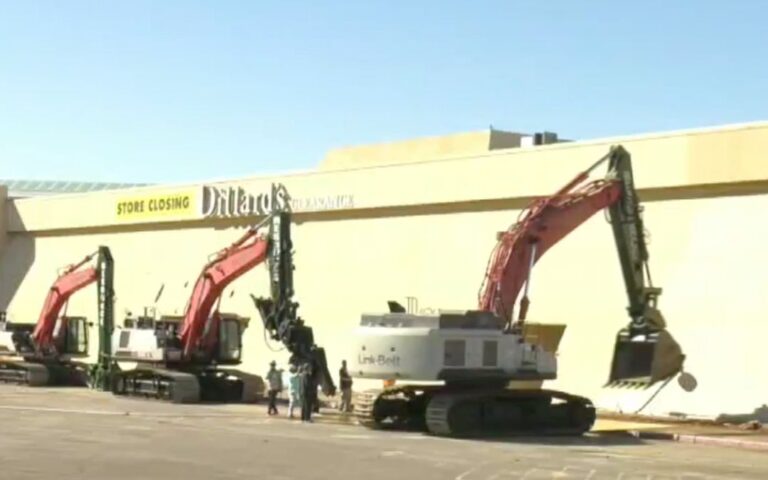 Comienza demolición del icónico Metrocenter Mall de Phoenix
