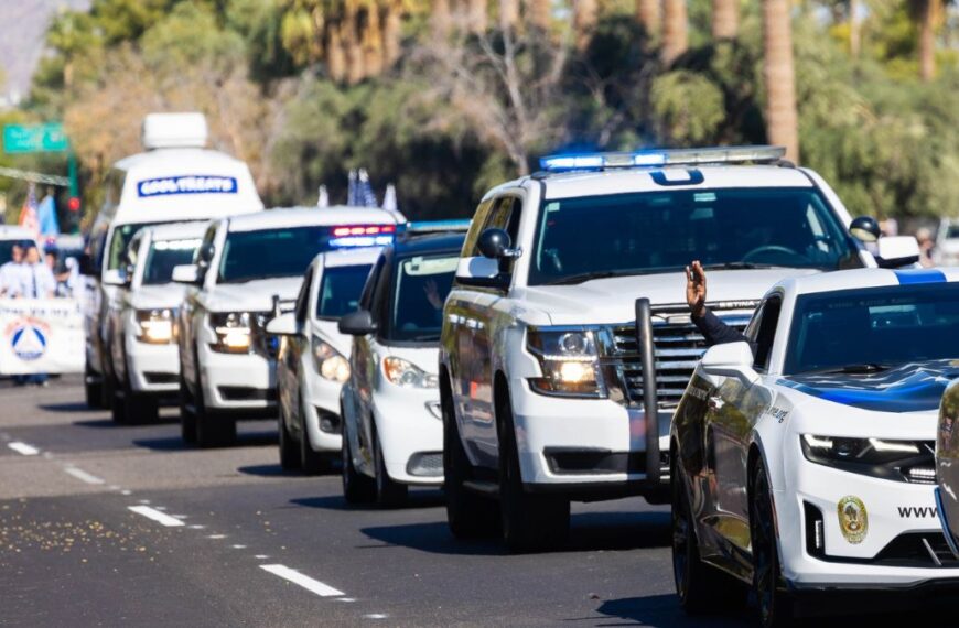De policías a ‘cazarrecompensas’: ofrecen $2,500 por inmigrante sin documentos arrestado