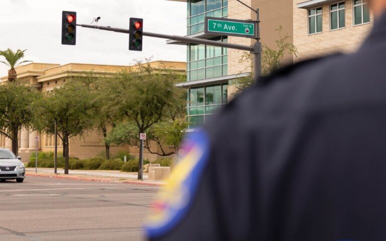 Senado de Arizona aprueba ICE Act, que obliga a policías a colaborar con agencias de inmigración