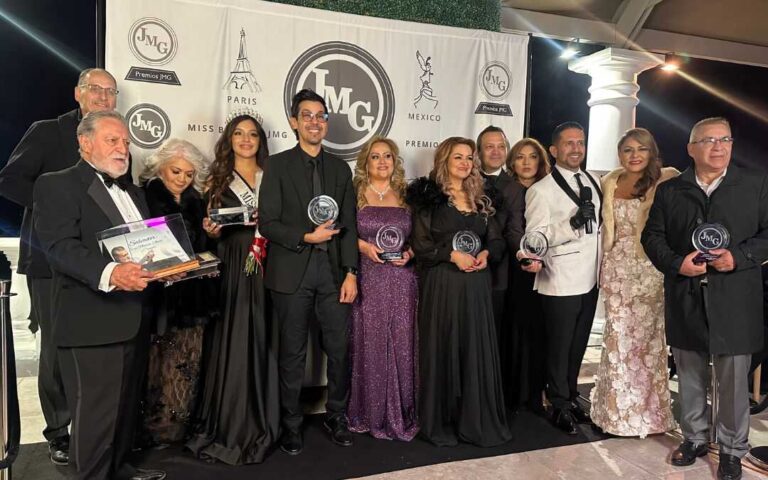 Reconocen a Félix García y a otras personalidades de Phoenix en Premios JMG 2024