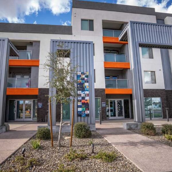 Plan de $8.1M busca combatir déficit de vivienda en Phoenix
