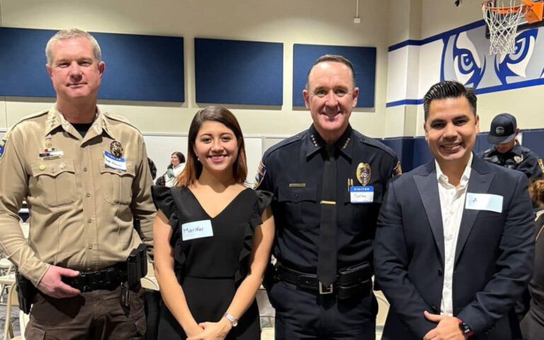 Sheriff electo de Coconino y alcaldesa de Flagstaff aseguran que no perseguirán inmigrantes