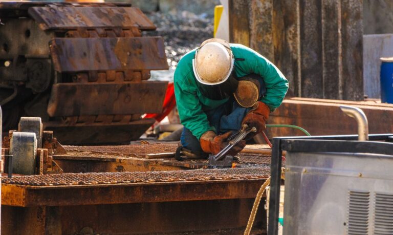 El mito de que los inmigrantes ‘toman empleos’ y cómo la inmigración realmente ayuda a la Economía de EU