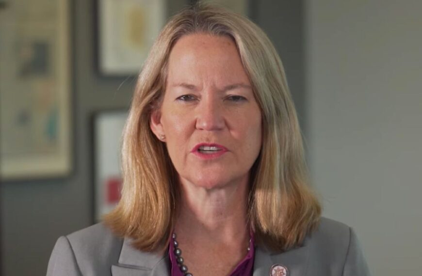 Fincan cargos a defraudadores de las Becas Universales