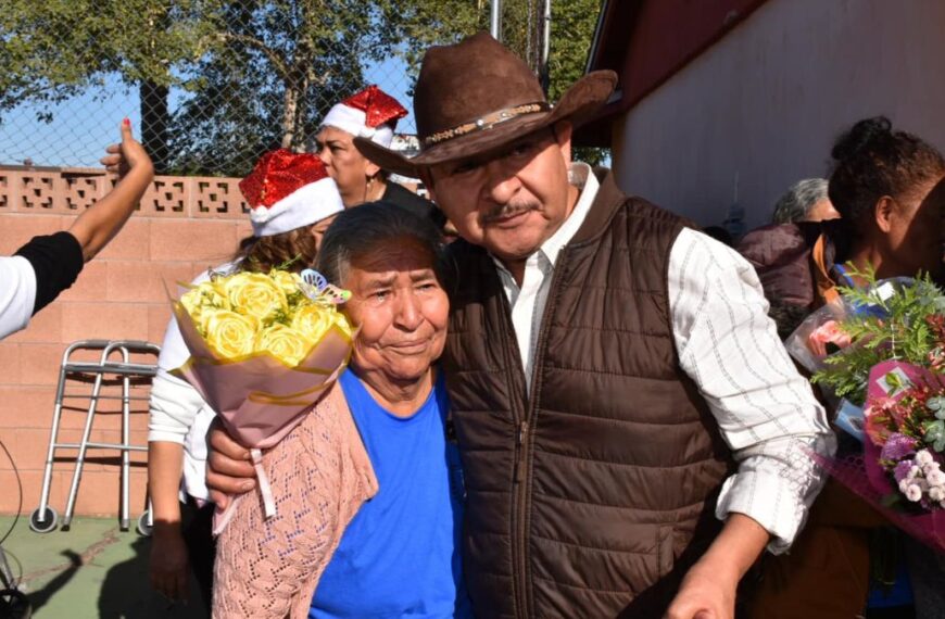 Familias divididas por la frontera se vuelven a encontrar en conmovedora reunión