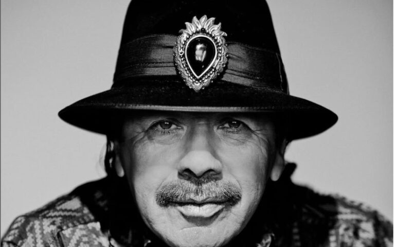 ¡El regreso de un grande! Carlos Santana se presentará en Phoenix en 2025