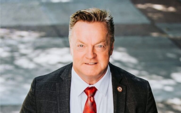Senador de Arizona, Anthony Kern sufre accidente en Dakota del Sur