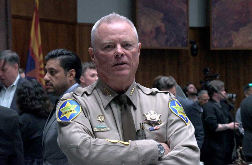 Sheriff Jerry Sheridan relaja medidas de seguridad a oficiales de Maricopa