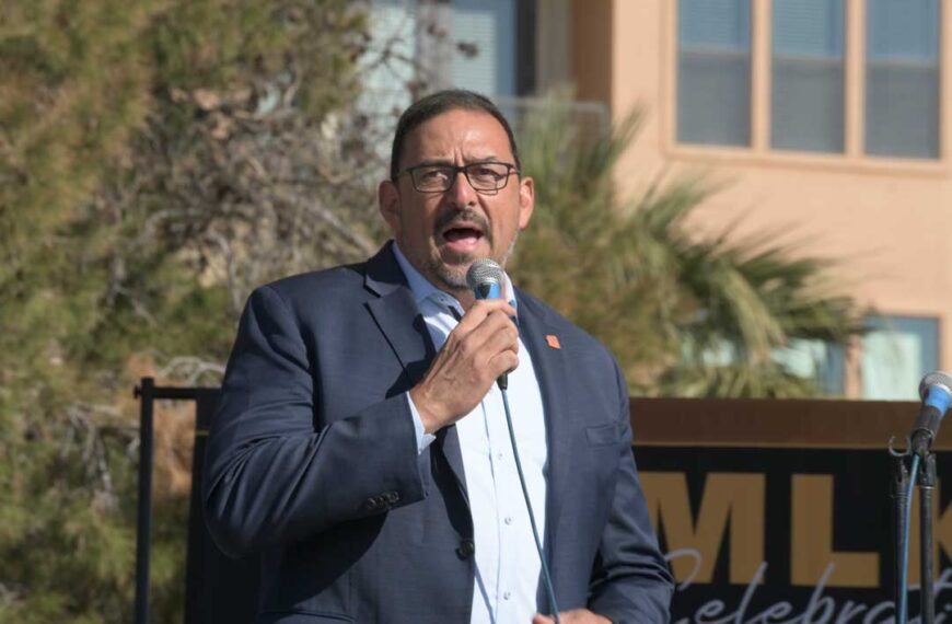 Choque por elecciones: Trump firma orden y Arizona se opone