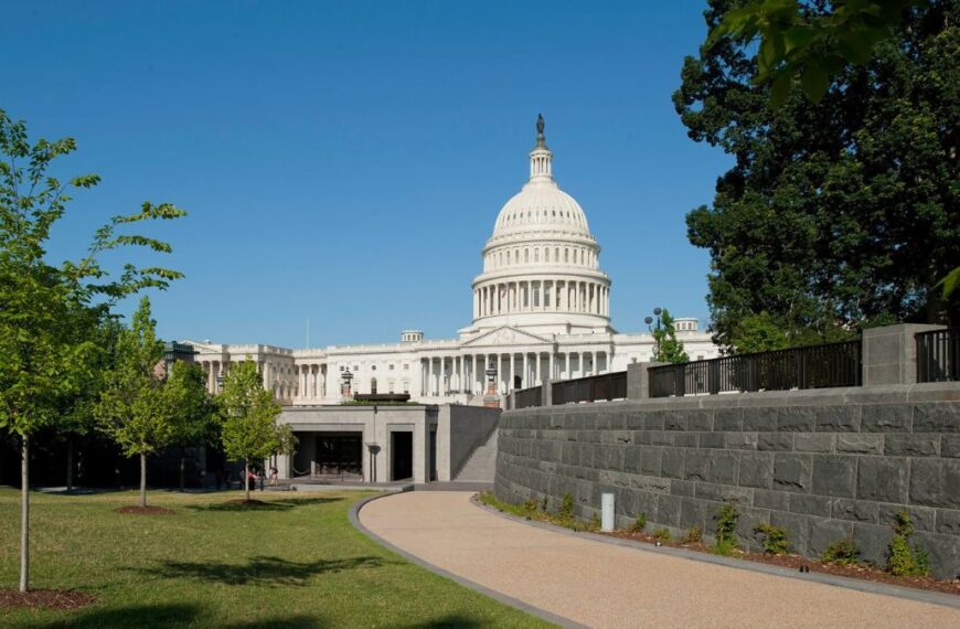 Congreso de EU certifica triunfo de Donald Trump sin insurrección