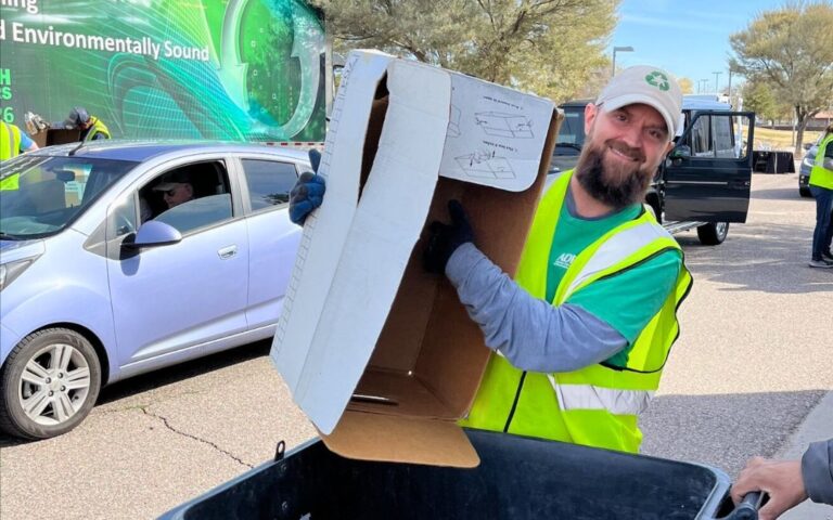 ¡Recicla en Phoenix! Invitan a evento para desechar aparatos electrónicos y más