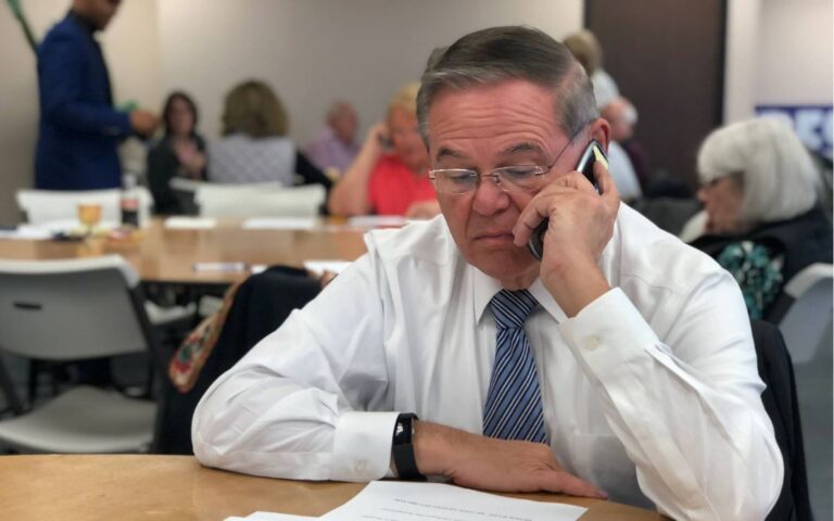 Bob Menéndez, ex senador demócrata, condenado por corrupción