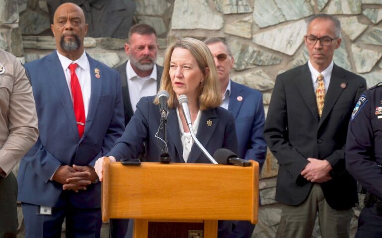 Fiscal de Arizona interpone nuevas demandas contra gobierno de Trump