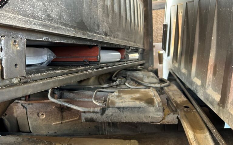 CBP decomisa 159 libras de metanfetamina en garita de Naco, Sonora ocultas en pick up