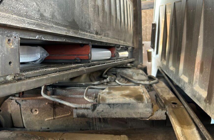 CBP decomisa 159 libras de metanfetamina en garita de Naco, Sonora ocultas en pick up