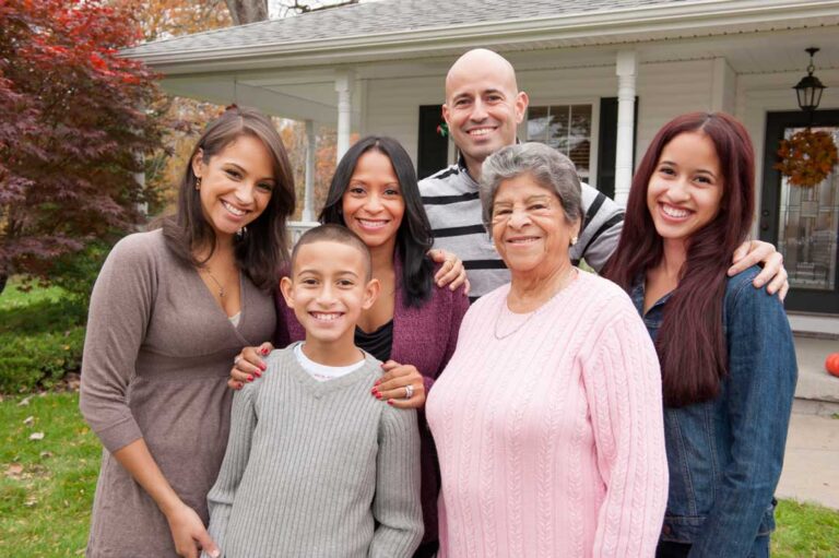 Consideraciones financieras para hogares multigeneracionales 