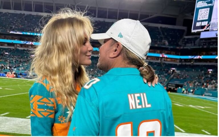 Novia de Vince Neil, vocalista de Mötley Crüe, entre las heridas tras accidente en Scottsdale