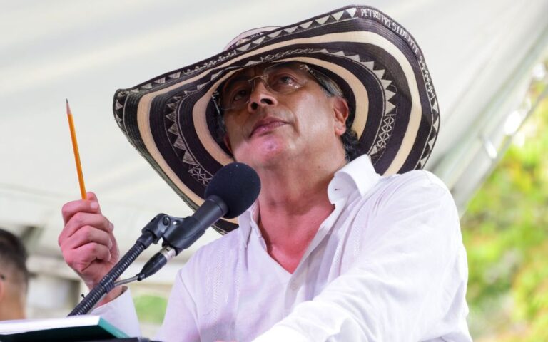 Presidente de Colombia genera polémica al sugerir la legalización de la cocaína