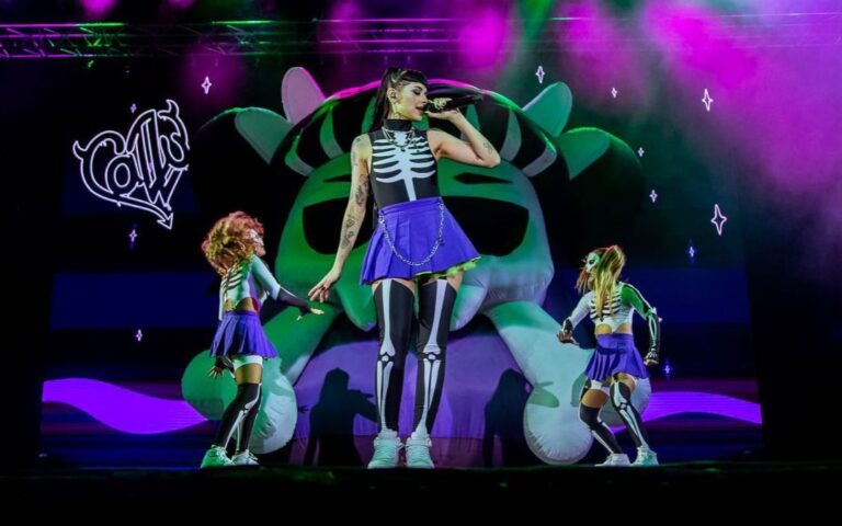 Cazzu rompe el silencio y aclara si mantiene una relación con su entrenador personal