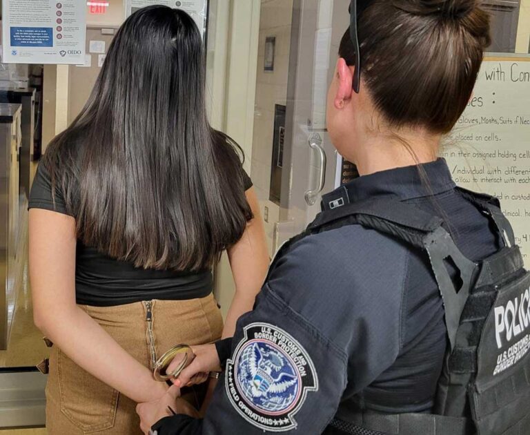 Usan ITIN contra inmigrantes; también endurecen medidas contra turistas y residentes
