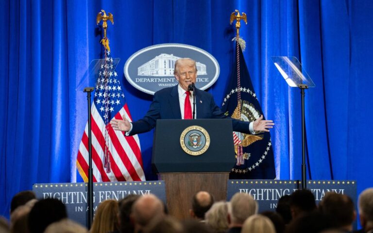 Donald Trump llama ‘corruptos y dementes’ a jueces y fiscales del Departamento de Justicia