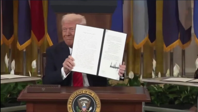 Trump Ordena Desmantelar el Departamento de Educación
