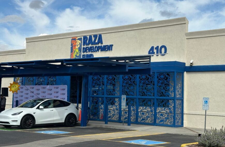 Raza Development Fund inaugura instalación de paneles solares en el sur de Phoenix