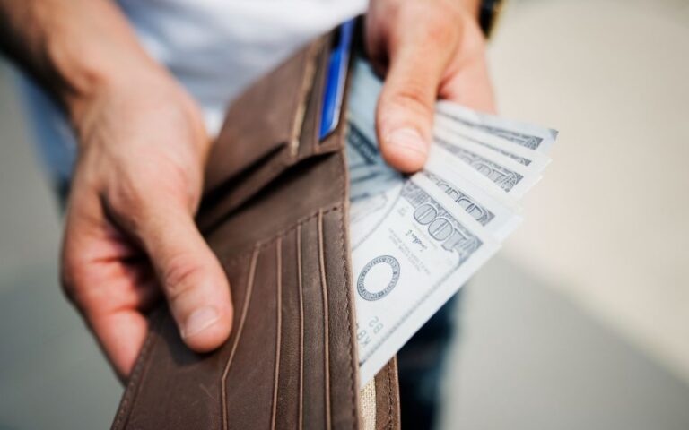 Raise the Wage Act: Impulsan proyecto para elevar el salario mínimo a $17 la hora