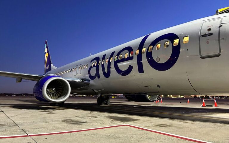 Avelo Airlines firma contrato millonario para deportar inmigrantes desde Mesa, Arizona